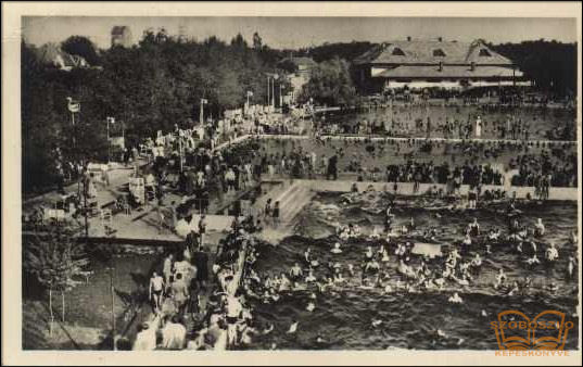 Főépület medencékkel