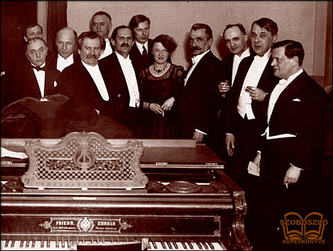 A zeneakadémia művészszobájában